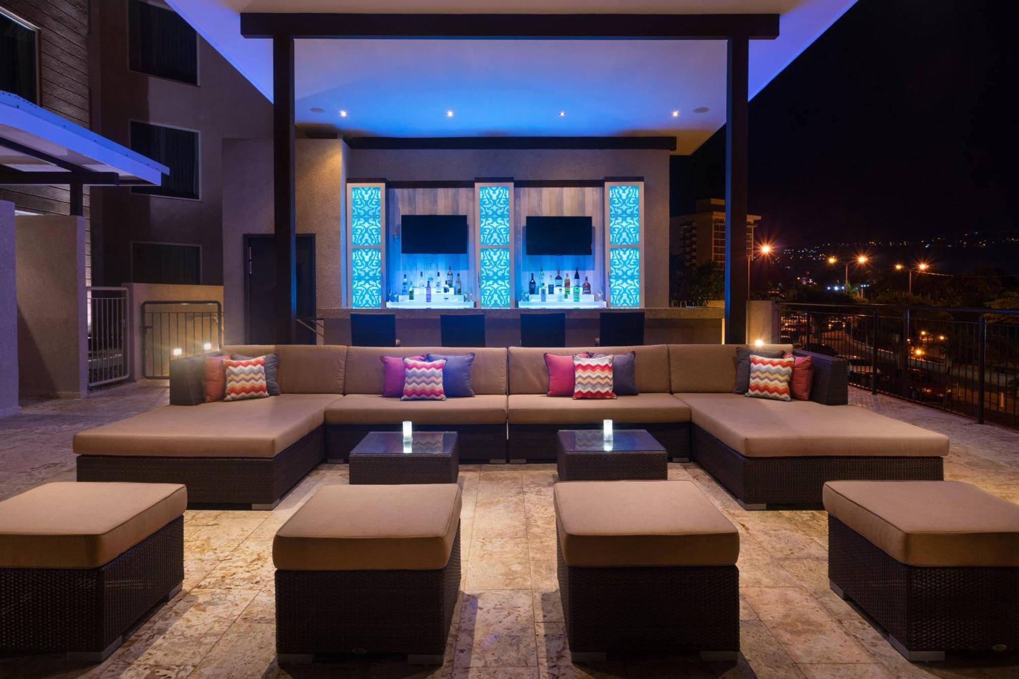 Hotel Courtyard By Marriott Kingston, Jamaica Exterior foto