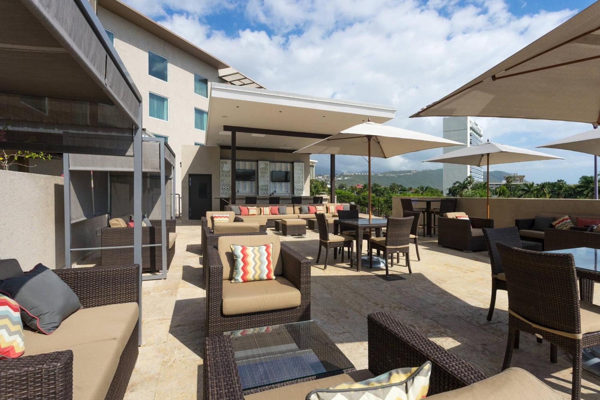 Hotel Courtyard By Marriott Kingston, Jamaica Exterior foto