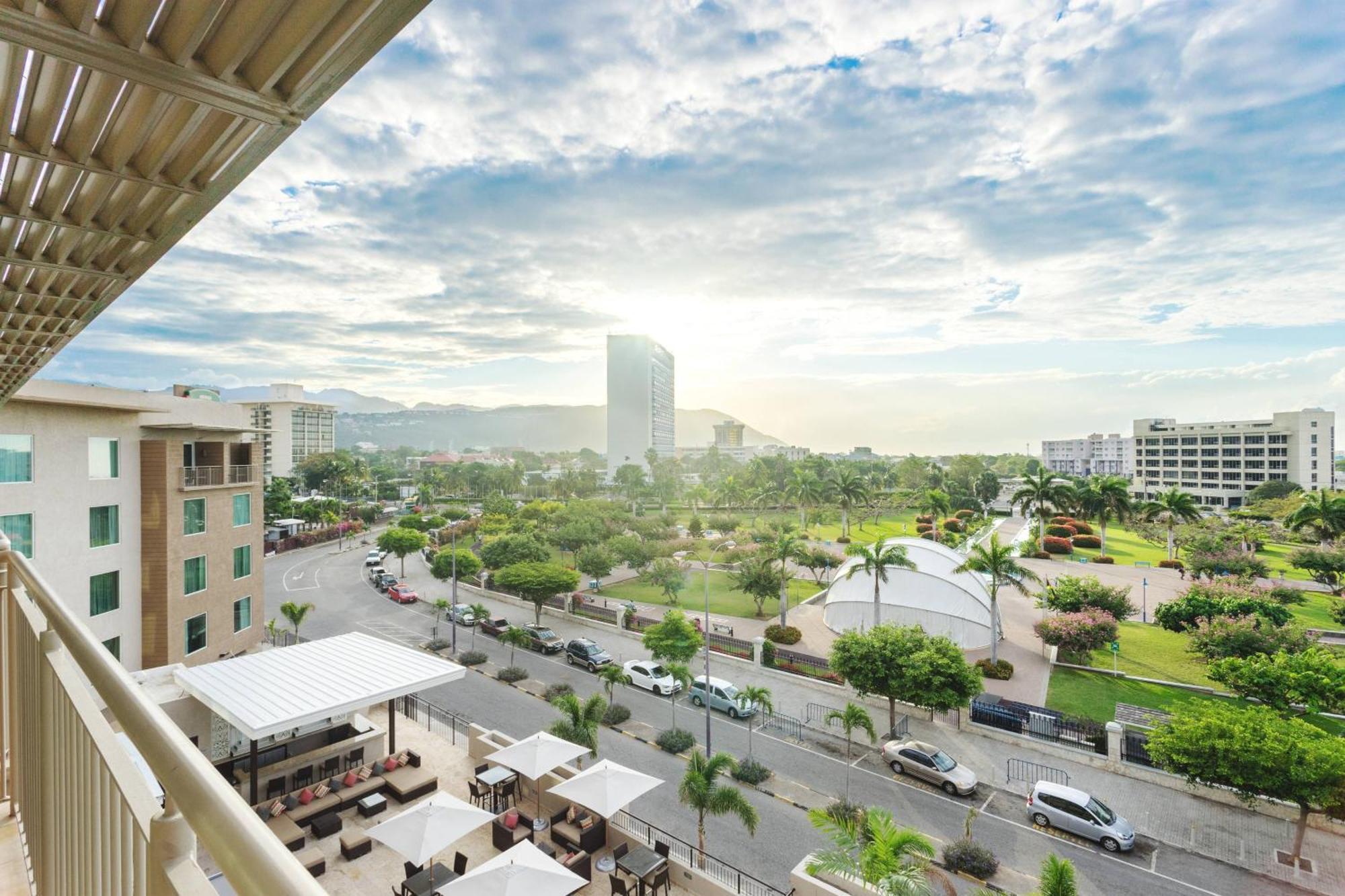 Hotel Courtyard By Marriott Kingston, Jamaica Exterior foto